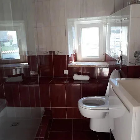 Alexante ゲストハウス トロギール